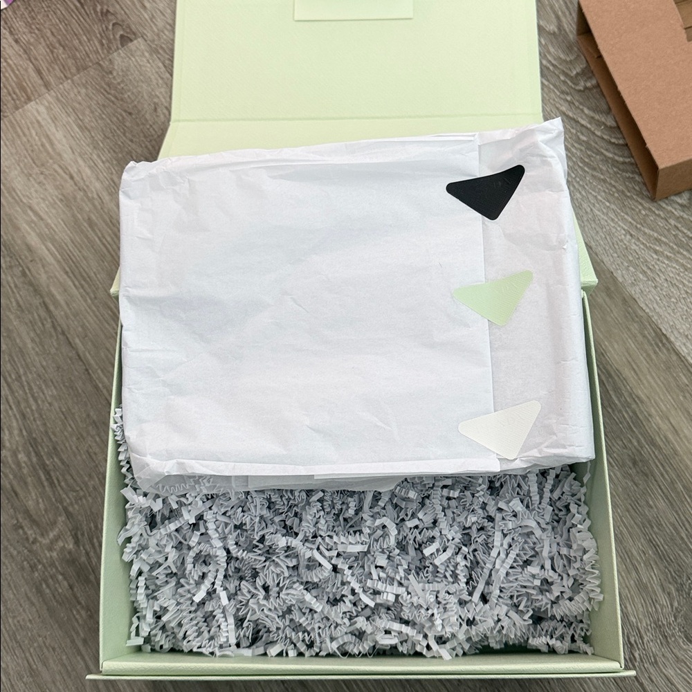 Prada Box - Picture 2 of 2